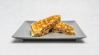 Objednať Philly Cheesesteak Waffle Sandwich
