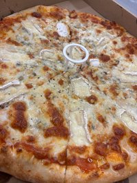 Objednať Quatro formaggi pizza