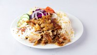 Objednať Kurací kebab tanier s ryžou, čerstvou zeleninou + Coca Cola 0,33l.
