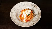 Objednať Spaghetti con pomodoro fresco e mozzarella di bufala