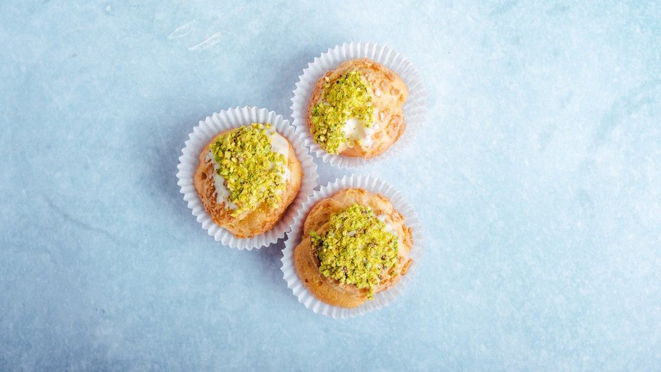 Bigne' pistachios (dough like princess donuts)