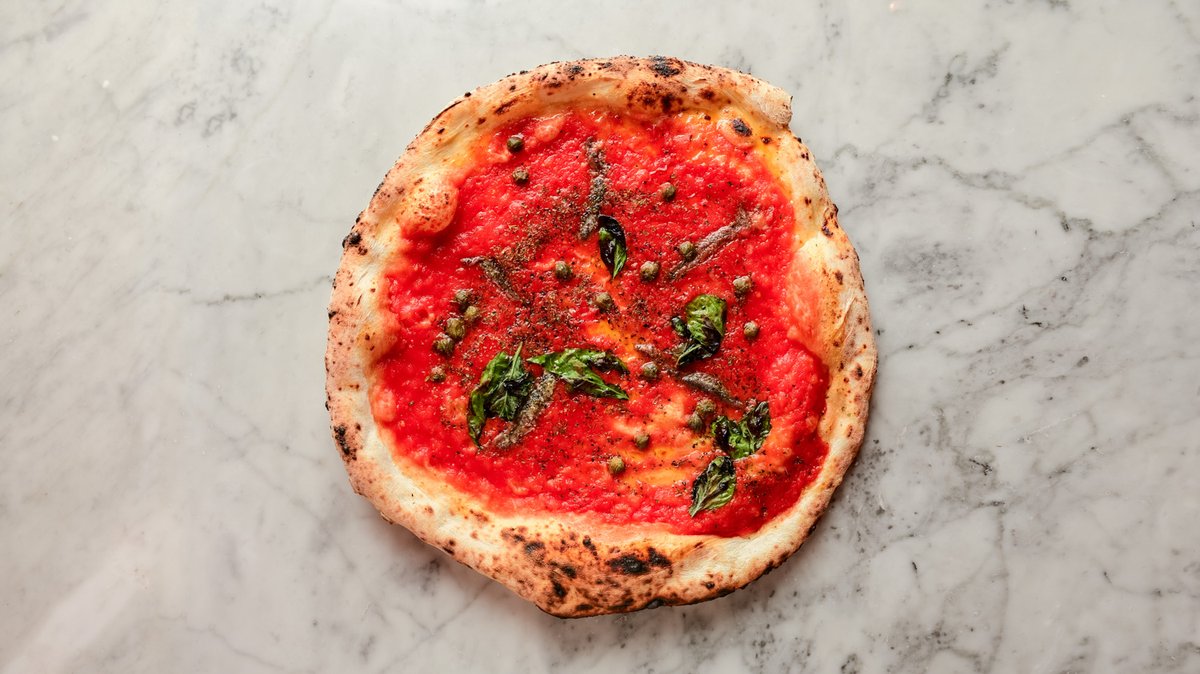 PIZZA SICILIANA Ingredients; Tomato sauce, Agerola Fior di latte