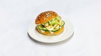 Objednať Haloumi burger se zeleninou a hranolky, dresink