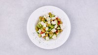 Objednať Zeleninový šalát s olivami, feta syrom a kuracím mäsom