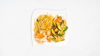 Objednať Udon rezance s pestrou škálou zeleniny, domácou ázijskou omáčkou