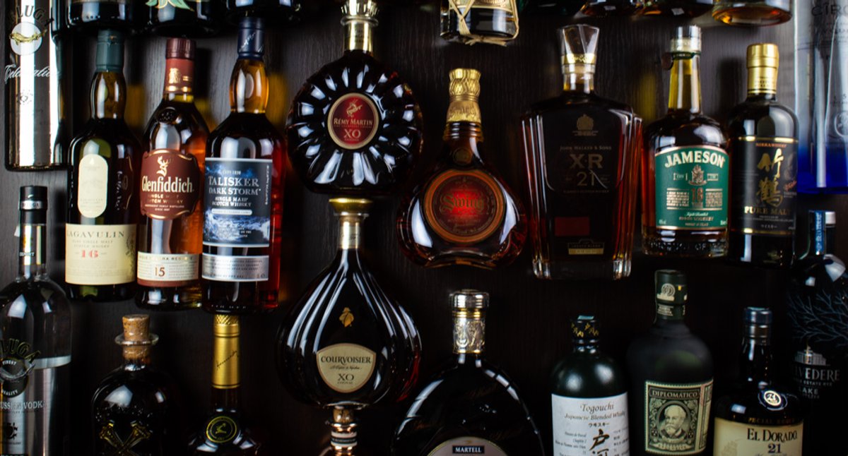 Le Gourmet Whisky Shop & Bar Whisky, gin, cognac, rum, beer, chips