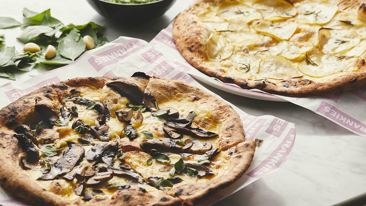 Rundt og rundt mørke kalorie Frankies Pizza Strøget | Madklubbens pizza joint | Copenhagen - Wolt - Vi  leverer byens bedste takeaway