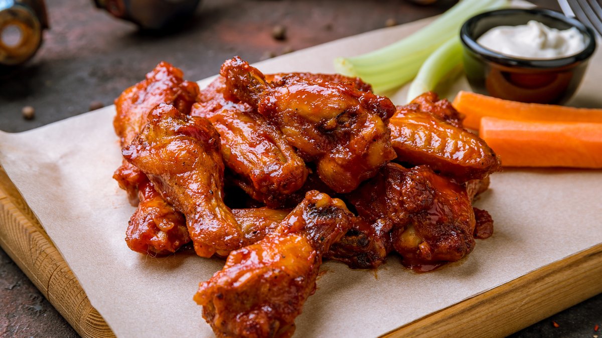 Båt x Hook Legendaariset Hookin wingsit nyt Ravintola Båtilta