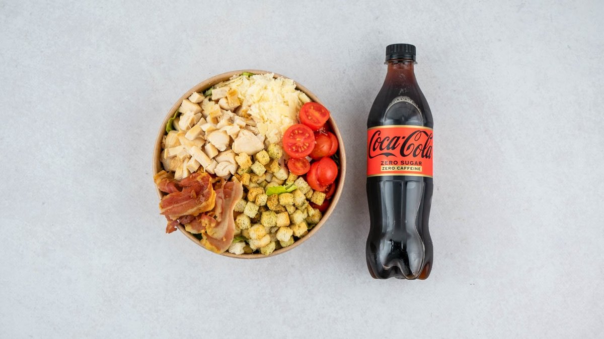Simply Caesar salata + Coca-Cola 0,5 L po izboru⚽